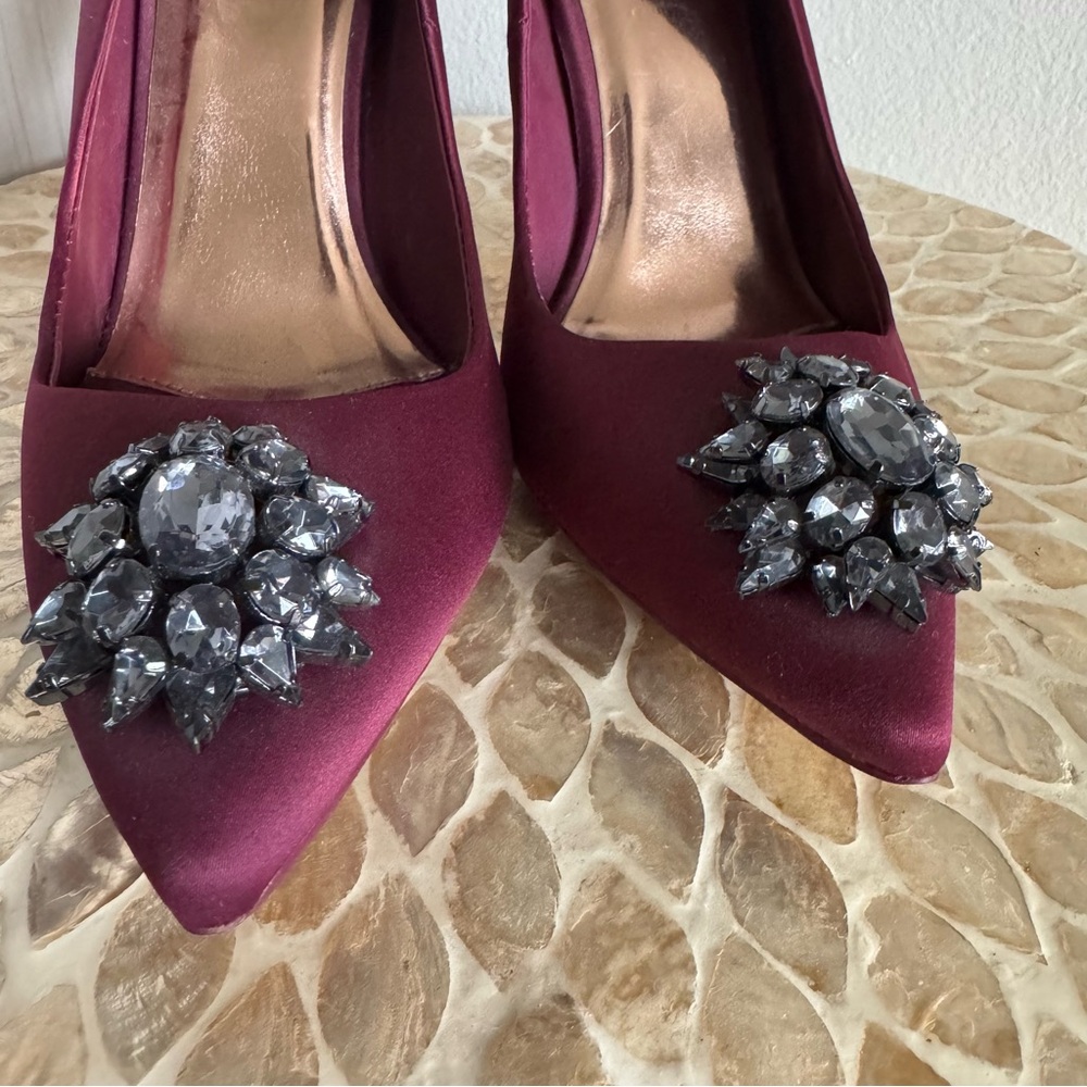 Satin Pointed-Toe High Heels with Crystal Brooch - Plum - Picture 6 of 9